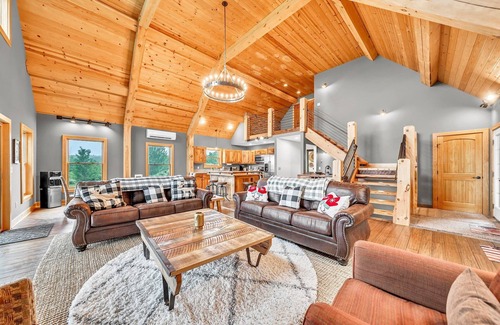 East Otto Ski Chalet | Spacious Ellicottville 5-bedroom 4-bath chalet with WiFi, AC