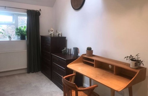 Hertford Apartment | Spacious en-suite room with mezzanine