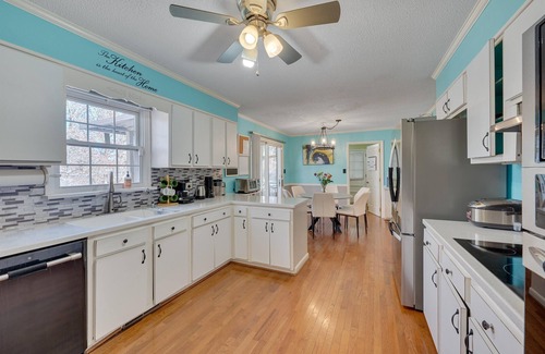 High Point House | Spacious Estate - Pool, Games, Karaoke, Sleeps 16!
