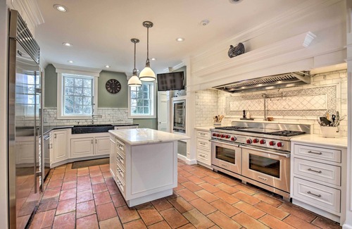 Keene House | Spacious Estate w/Courtyard: 2 Miles to Downtown!