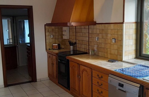 Saint-Gaultier Cottage | Spacious Family Home with Pool and Parking in Saint-Gaultier