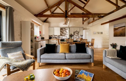 Sculthorpe Cottage | Spacious family friendly barn with luxury indoor pool & tennis courts close to the north Norfolk coa