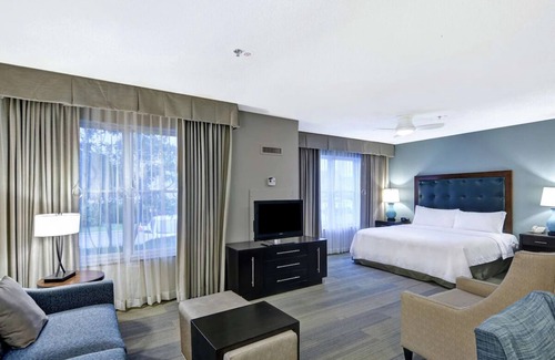 Lexington Hotel | Spacious Family-Friendly Stay with Full-Size Kitchen & BBQ Area + Free Parking