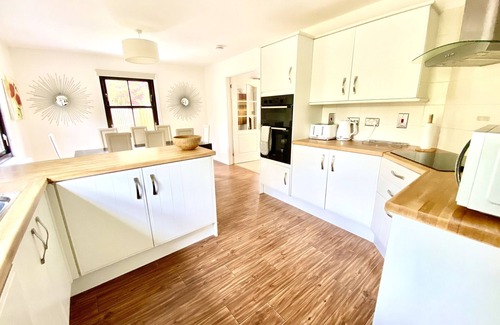 Tarbert Villa | Spacious Family Friendly Villa, Big Garden, SkyQ