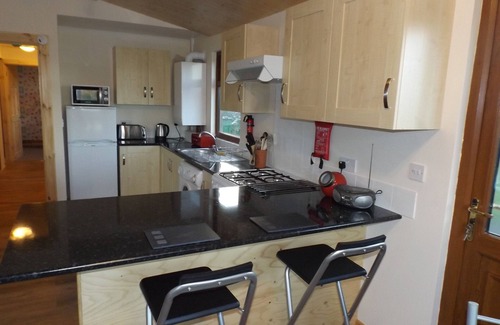 Offenham Cabin | Spacious family friendly cabin sleeps 7, open rural view, set well back off road