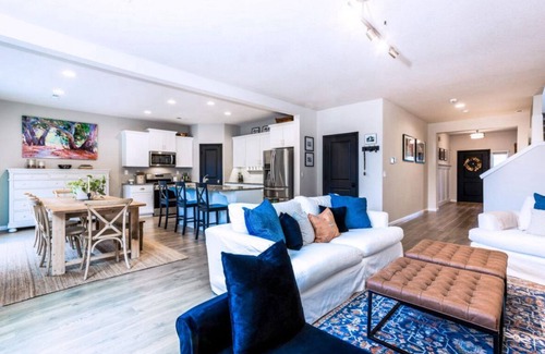 Old Farm District House | Spacious Family-friendly Private Home with Open Views in Old Farm, near Old Mill