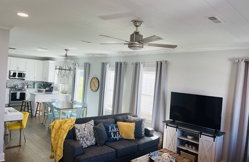 Winchester House | Spacious Family Gem: Golf Cart - 2 Ensuites - Pool
