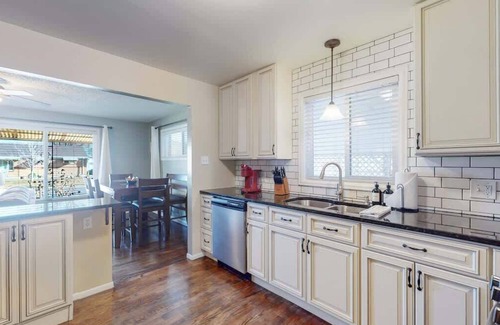 Twin Lakes House | Spacious Family Home, King Beds Large Yard and Fun