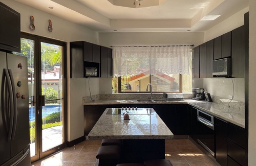 Jaco House | Spacious family house in tropical paradise, 3 min from beach