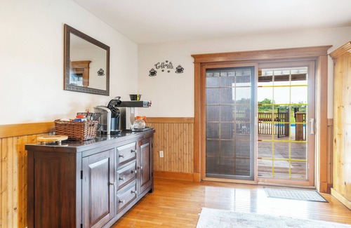 Amsterdam House | Spacious Family Retreat on 10 Acres! 9 Bedrooms - In-ground Pool, hottub, Sauna!