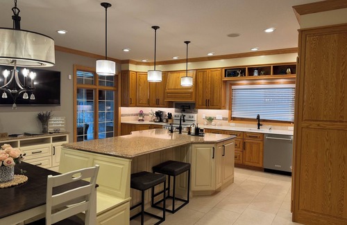 Waterloo House | Spacious Family Retreat in Waterloo with Pool & Theater
