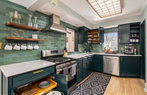 Morton Meadows House | Spacious Family Retreat: King Beds+Arcade+Playground. Minutes from Zoo/Downtown