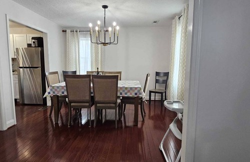 Wheaton-Glenmont House | Spacious Family sized Home near Metro Station