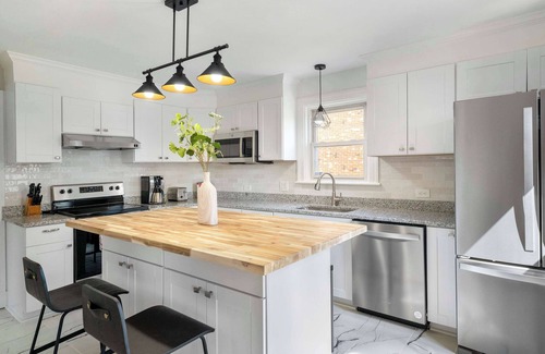 Locust Grove House | Spacious Family Home — Walkable to Downtown + Pet Friendly!