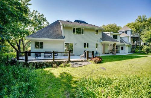 Chilton Villa | Spacious Family Villa with Decks in Chilton!