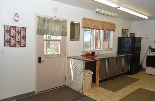 Winfred Cabin | Spacious Farm Stay
