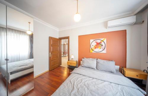 Gumussuyu Mahallesi Apartment | Spacious Flat, 4BR, 4ACs, 3 min walk from Taksim