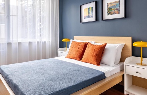 Caddebostan Mahallesi Apartment | Spacious Flat w Balcony 3 min to Bagdat Ave