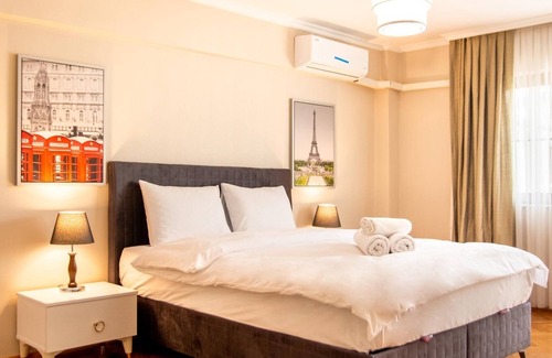 Karsiyaka Apartment | Spacious Flat with Sea View in İzmir Karsiyaka