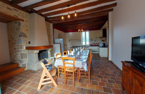 Saint-Aubin-du-Desert Cottage | Spacious cottage with private pond and games in Saint-Aubin-du-Désert