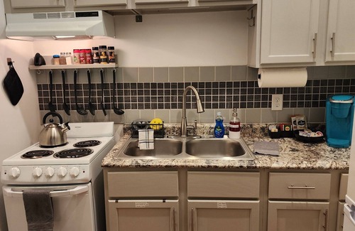 Downtown Apartment | Spacious Fully Renovated Apt, near State Capitol Bldg, Downtown Topeka, I-70