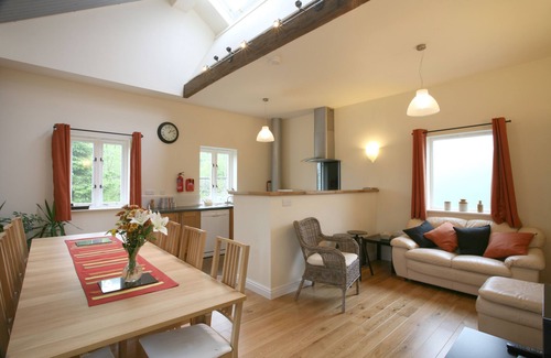 Millers Dale House | Spacious Holiday Home with Private Garden and Log Burning Stove in Peak District