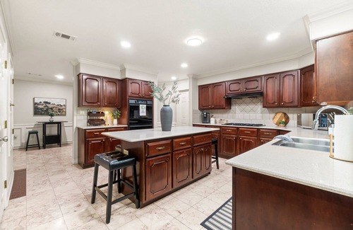 Willis Resort | Spacious Getaway 12 Acres Whole Family w/Private Pool Sleeps 20+