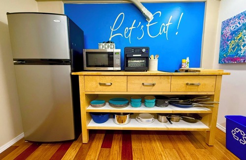 Montavilla House | Spacious Getaway Near Mt Tabor Park—Sleeps 4, with Kitchen, Washer Dryer, Patio