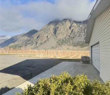 Okanagan-Similkameen House | Spacious Getaway Two Homes on a Tranquil Vineyard Ideal for Large Groups
