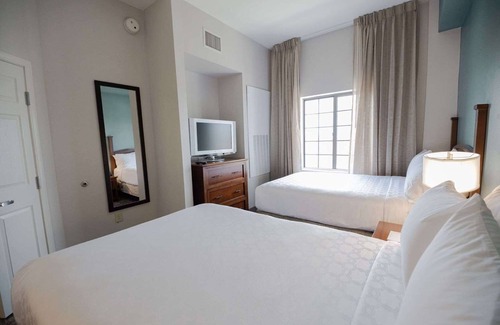 Alpharetta Hotel | Spacious Good-Value 2BR Accommodation! Free Breakfast, Pet-friendly Property!