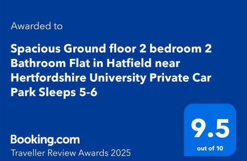 Hatfield Apartment | Spacious Ground floor 2 bedroom 2 Bathroom Flat in Hatfield near Hertfordshire University Private Car Park Sleeps 5-6
