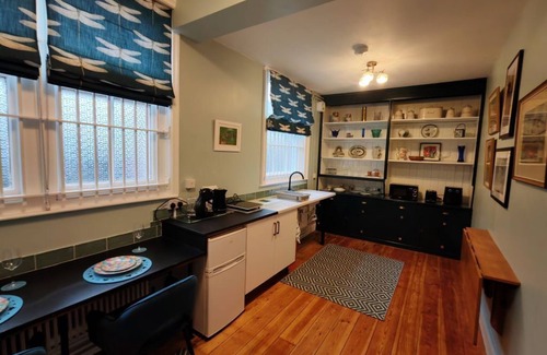 Loddon Apartment | Spacious ground floor apartment in a Norfolk (England) mansion.