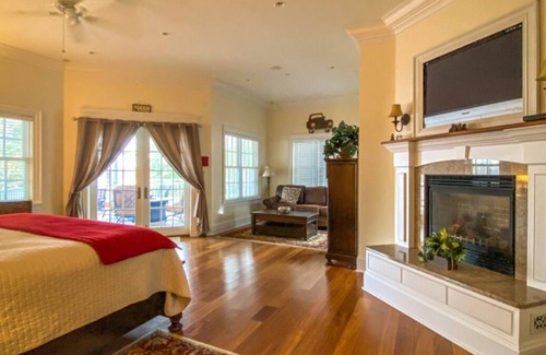 Dufferin Bed & Breakfast | Spacious Guest Master Bedroom Rm 4 w/private deck & hot tub