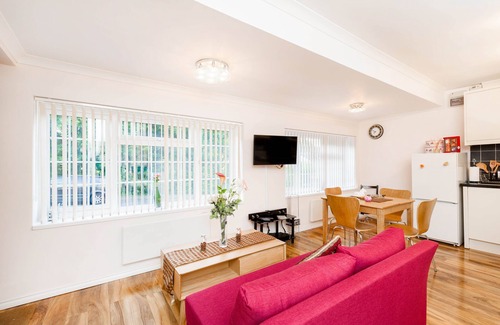 Henley-on-Thames Apartment | Spacious Henley On Thames Studio Apt Close To Oxford, London, Windsor & Reading