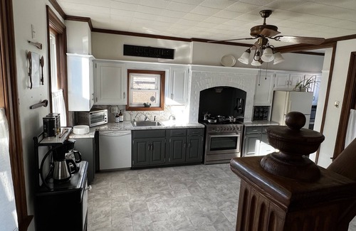 New Oxford House | Spacious Historic Home: 4 bedrooms, 2.5 bath