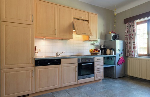 Amel House | Spacious holiday home with large garden