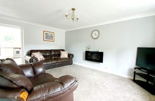 Cromarty Firth Apartment | Spacious Holiday Home Closeby River in Alness!