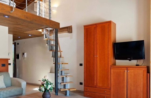 Villalago House | Spacious Holiday Home in Scanno with Garden