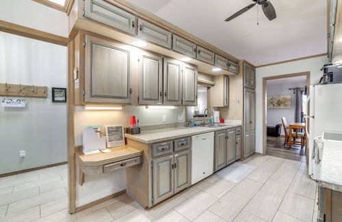 Eureka Springs House | Spacious Holiday Island Escape w/Deck & Gas Grill