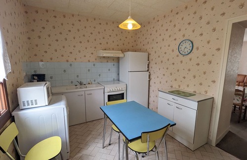 Mezieres-en-Brenne Cottage | Spacious Home with Courtyard, Near Nature Park, 10 mins to Bellebouche, Fireplace, Garage