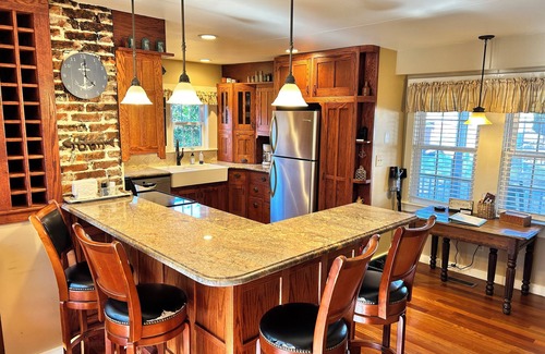 Onancock House | Spacious home centrally located in the quaint waterfront town of Onancock