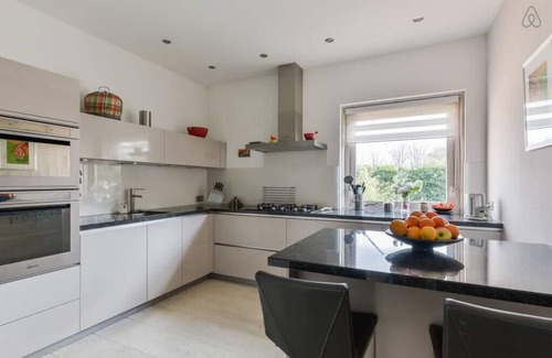 Halfweg House | Spacious home, large sunny garden Halfweg. Sleeps max 4 adults + 2 children