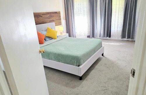 Kenwick House | Spacious Home Located Near Airport & City