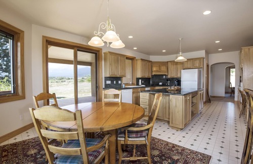Hillside House | Spacious Home-Mountain & Valley Views - Dark Sky