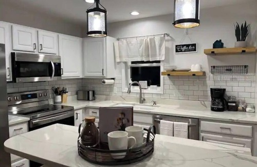 Hunter House | Spacious home w/hot tub, firepit & Hunter ski view