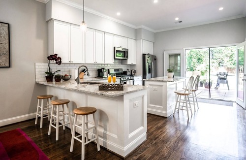 Northeast Bed & Breakfast | Spacious Home with 5000 Sq Ft Yard close to Downtown DC & Metro