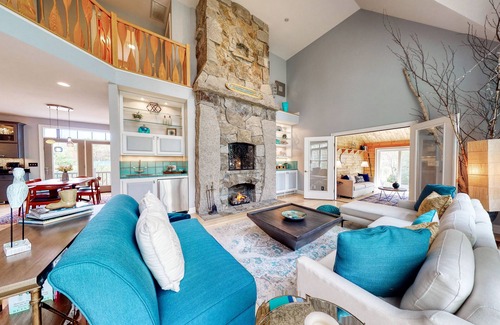 Cape Neddick House | Spacious home with sunroom, yard, & fireplace - close to town & sites