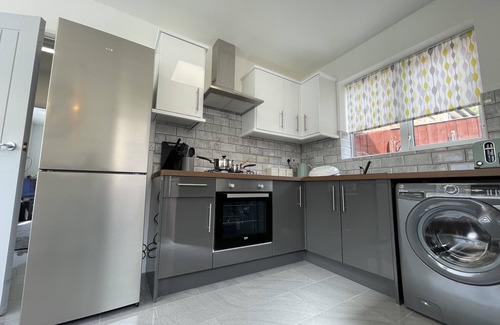 Derby House | Spacious House For Business and Leisure Travelers