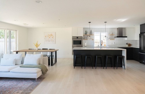 Mill Plain House | Spacious house in Vancouver with Private Movie Theater and Golf Simulator!