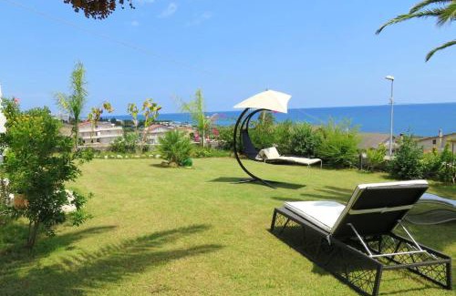 Brancaleone Marina House | Spacious house with jacuzzi in Brancaleone Marina